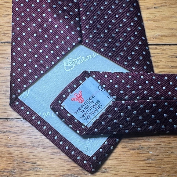Stunning Turnbull & Asser Burgundy and White Polka Dot Silk Tie - Picture 6 of 8